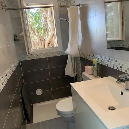 Dans Maison Face A La 2ch *